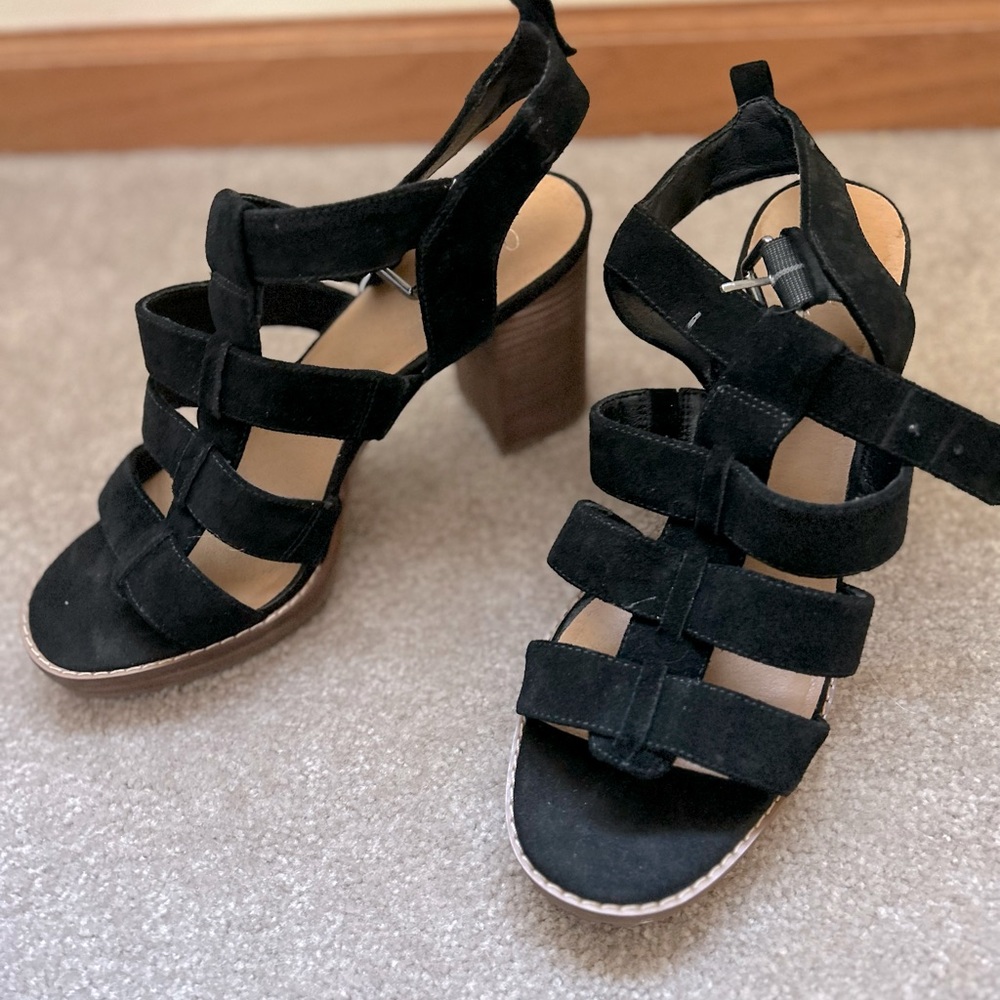Strappy dress sandals (Crown Royal)